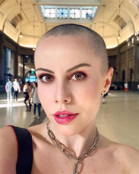 Pin by agent cooper on Intense | Shaved head women, Super short hair ...