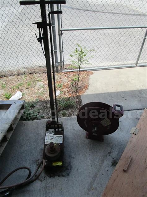 USED (1) GRAY FLOOR JACK, TSL-44, (1) ALEMITE RED HOSE REEL | AllSurplus
