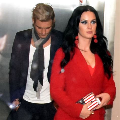 Katy Perry engaged to Orlando Bloom - The Tango