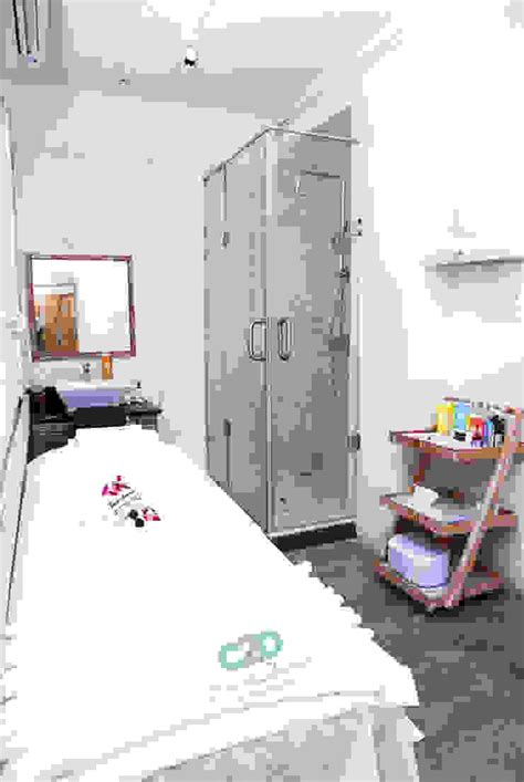 BLOSSOM KOCHHAR UNISEX SALOON INTERIORS IN HSR LAYOUT – BANGALORE | homify