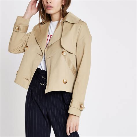 Beige cropped trenchcoat | Cropped trench coat, Trench coat outfit ...