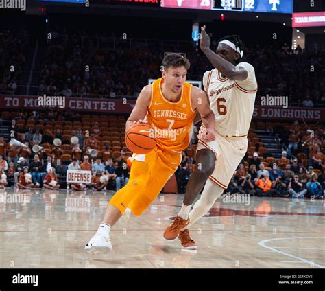 Tennessee forward Igor Milicic Jr (7) drives the ball against Texas ...