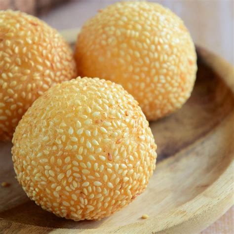 Chinese Fried Sesame Seed Balls with Red Bean Paste Filling