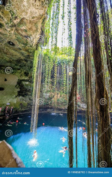 Amazing Ik-Kil Cenote Near Chichen Itza, Mexico Editorial Photography ...