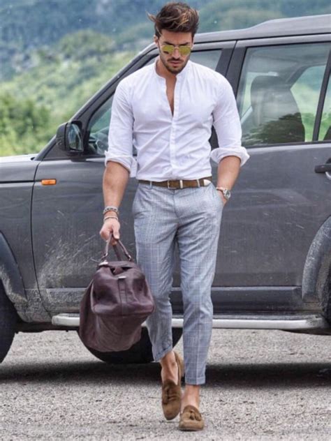 men's white shirt and grey pants Mens Business Casual, Trajes Business ...