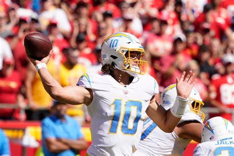 Chargers' Justin Herbert Undergoes X-Rays After Suffering Rib Injury vs ...