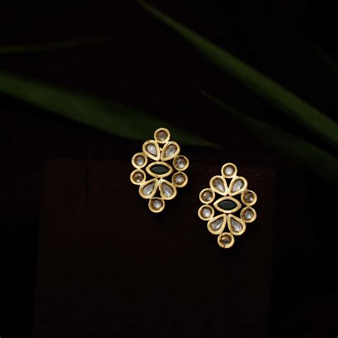 Kshiti Kundan Ear Stud