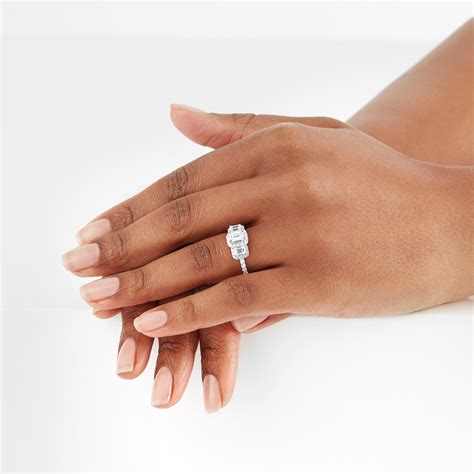 Emerald Cut Engagement Rings | Mappin and Webb