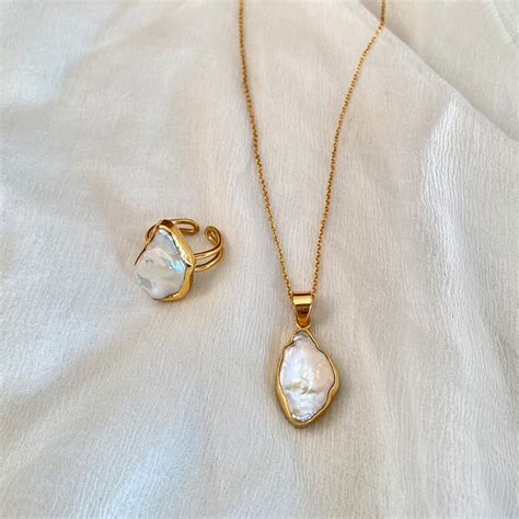 Baroque Pearl Pendant – Gold-Plated 92.5 Silver Necklace