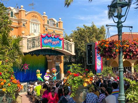 14 Best Tokyo Disneyland Rides For Adults