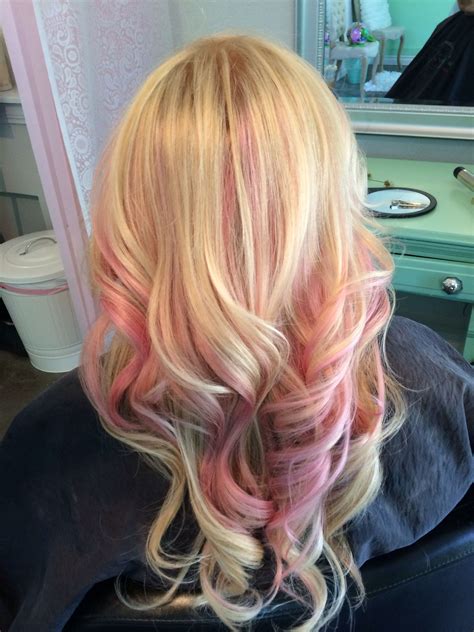pink highlights in blonde hair | Blonde hair with highlights, Pink ...