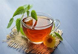 Ready-to-drink tea with floating round cut cassia for natural infusion