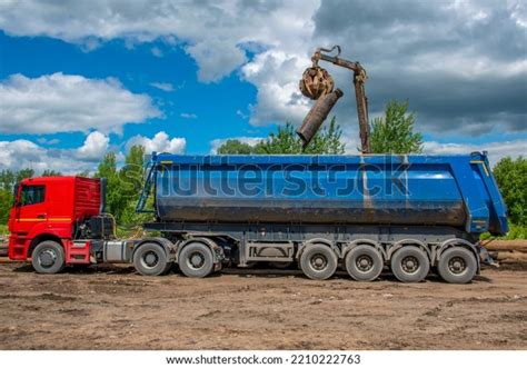 Scrap Loading Truck 的图像结果