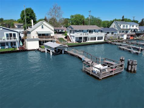 1539 Oakland St, Saint Clair, MI 48079 - See Est. Value, Schools & More