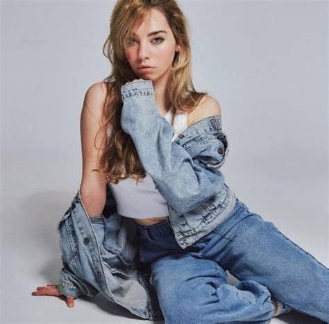 SHE'LL BE DANCING - Beren Olivia - LETRAS.COM