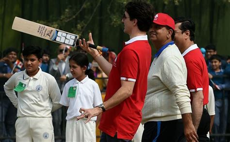 Canada PM Justin Trudeau plays cricket with Kapil Dev and Mohammad ...