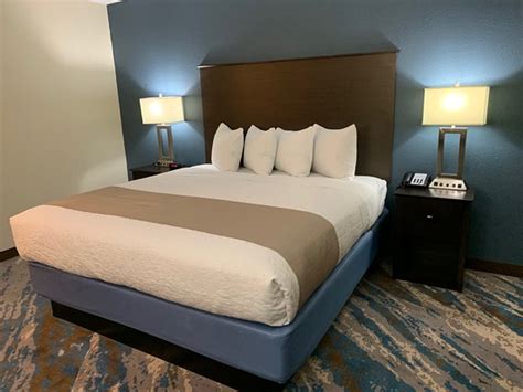 AMERICINN BY WYNDHAM PRAIRIE DU CHIEN - Hotel Reviews, Photos, Rate ...