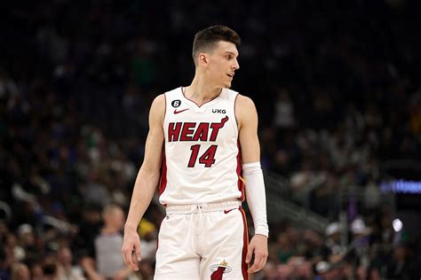 Tyler Herro injury update: Miami Heat star no longer wearing brace on ...