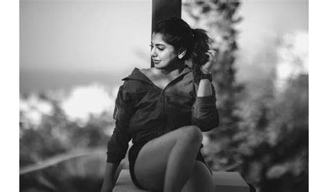 Meera Nandan : మలయాళీ ముద్దుగుమ్మ మీరా నందన్ బర్త్‌డే పిక్స్.. | Meera ...