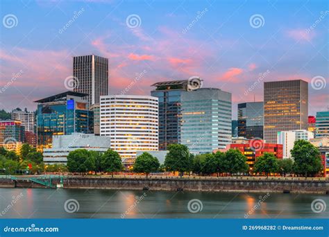 Portland, Oregon, USA Skyline at Dusk on the Willamette River Stock ...