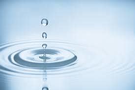 水滴滴入水中为什么会有一部分水滴暂时不融于水，停留水面？ - 知乎