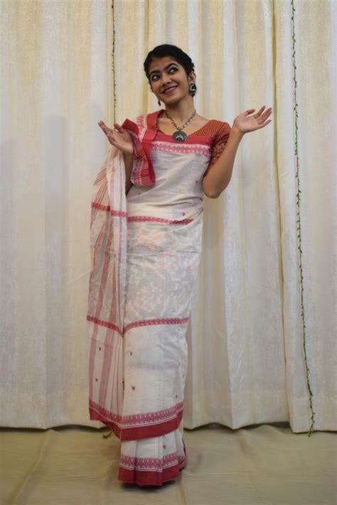 Sādhavi: White & Red Dhaniakhali Cotton Saree – Ādhyavi