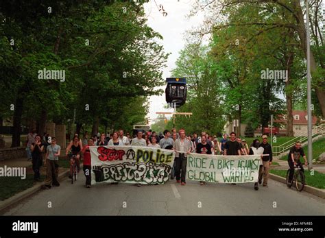 Anti-Globalization 的图像结果