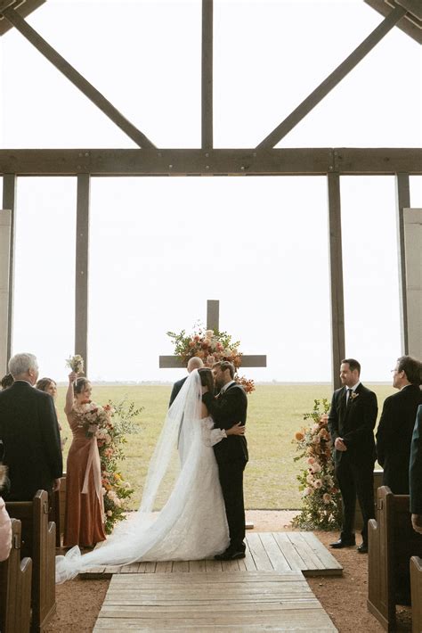Allen Farmhaus Boho Wedding - juliadavisco.com