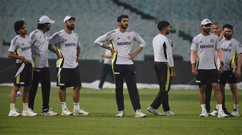 Dew factor keeps Eden Gardens ground staff busy