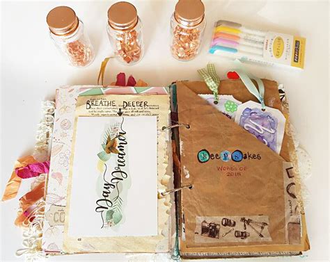 27 Tutorials On Using Book Pages in Junk Journals 的图像结果