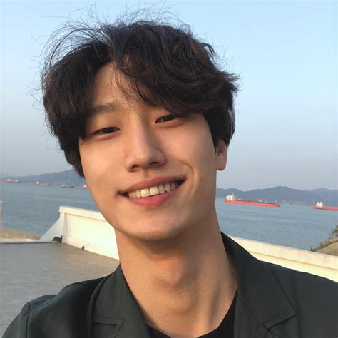 Pin by Ianca Cristina on @siiiido | Handsome asian men, Cute asian guys ...