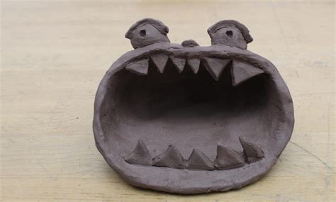 Pinch Pot Monsters – Livewire
