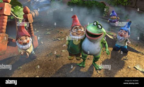 GNOMEO & JULIET, (aka GNOMEO AND JULIET), Paris (with eyeglasses, voice ...