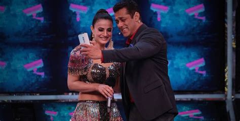 Fans Are Mad With Bigg Boss Ki Malkin Ameesha Patel Want To Eliminate ...