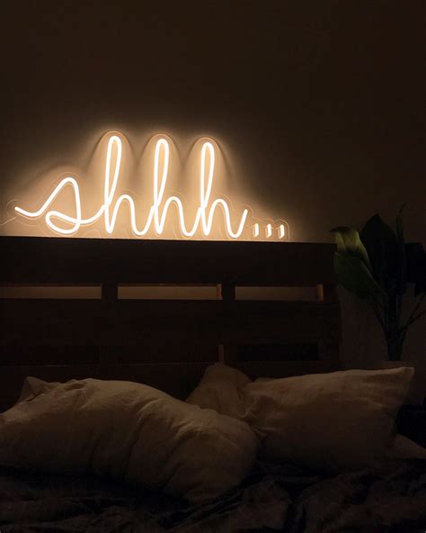 Aesthetic Neon Signs For Bedroom / Neon light art neon light signs ...