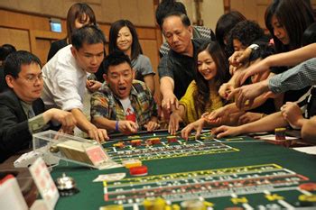 Mr. & Mrs. Gambler (烂赌夫斗烂赌妻, 2012) film review :: Everything about ...