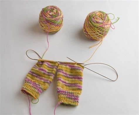 Magic Loop Sock Pattern Easy 的图像结果