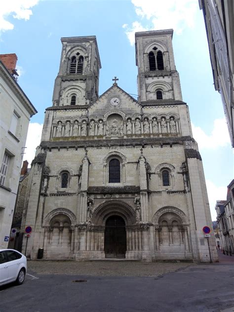 https://cdn.creazilla.com/photos/4166186/chatellerault-vienne-eglise-st-jacques-facade-photo-md.jpeg
