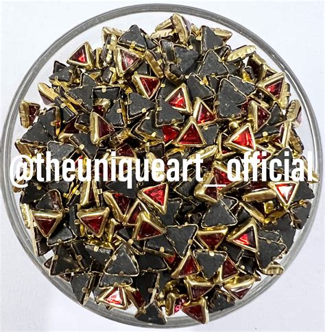 4x4x4 Triangle Glossy Kundan Beads – The Unique Art