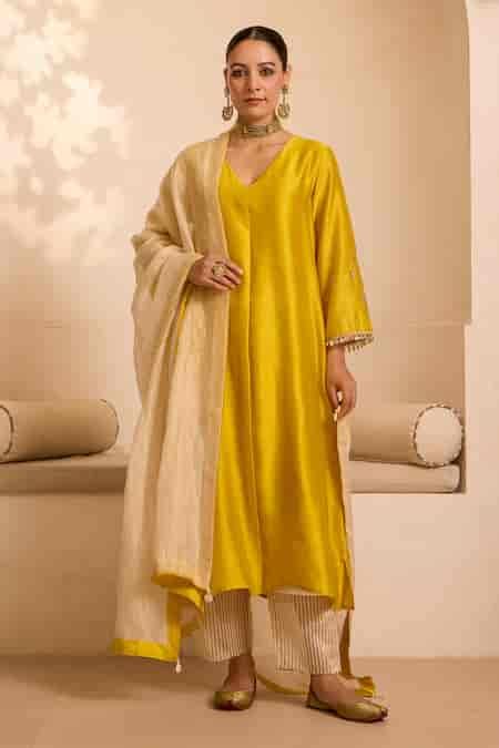 Buy Label Mansi Nagdev Luxurious Lehengas Online