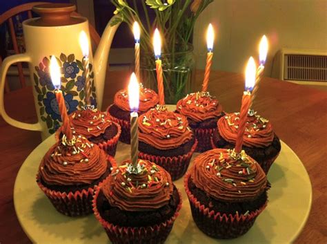 7歲小學生過生日，看到生日蛋糕之後，失控到哇哇大哭 - 每日頭條