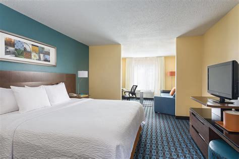 FAIRFIELD INN & SUITES NAPERVILLE/AURORA ::: UNITED STATES ::: COMPARE ...