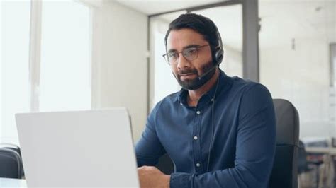 India Call Center Agent 的图像结果