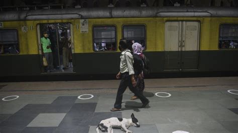 Local Train in West Bengal 的图像结果