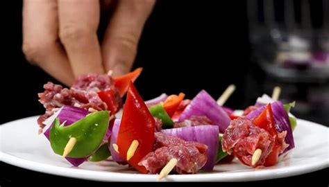 怎么做牛肉串好吃 牛肉串的腌制方法 - 天气加
