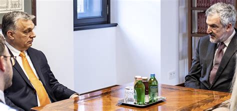 Short Europe Politician 的图像结果