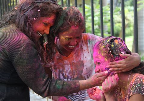Holi 2015: India Celebrates Festival of Colours; Easy Tips to Remove ...