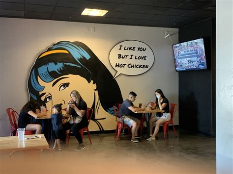 Angry Chickz opens on Mitchell to long lines - Ceres Courier