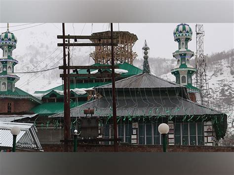 Kashmir celebrates Urs of Sufi Syed Noor Shah in Kulgam