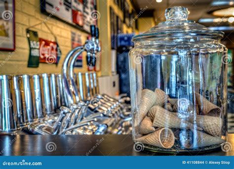 Fuente de soda imagen de archivo editorial. Imagen de almacén - 41108844